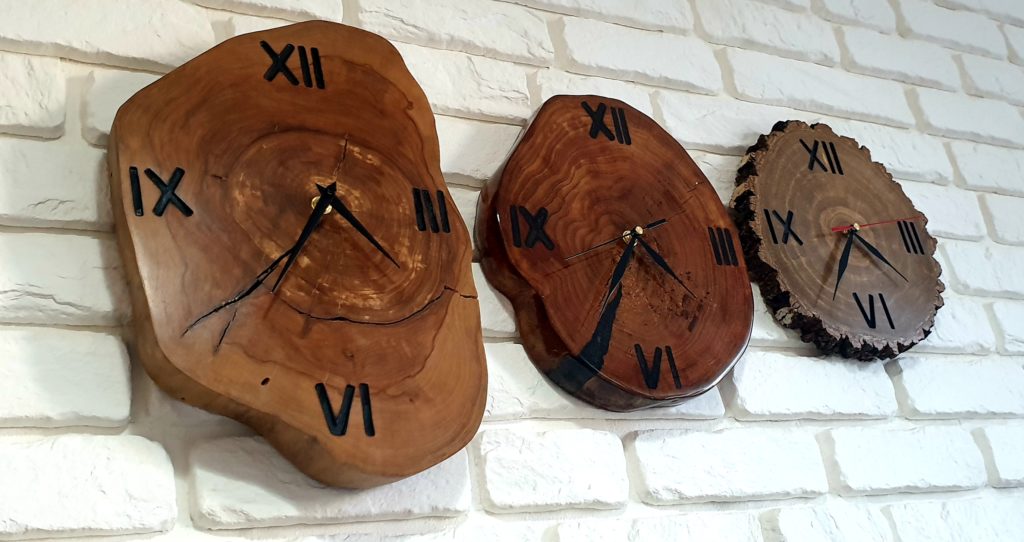 zegary z plastrów drewna