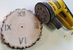 zegar z drewna