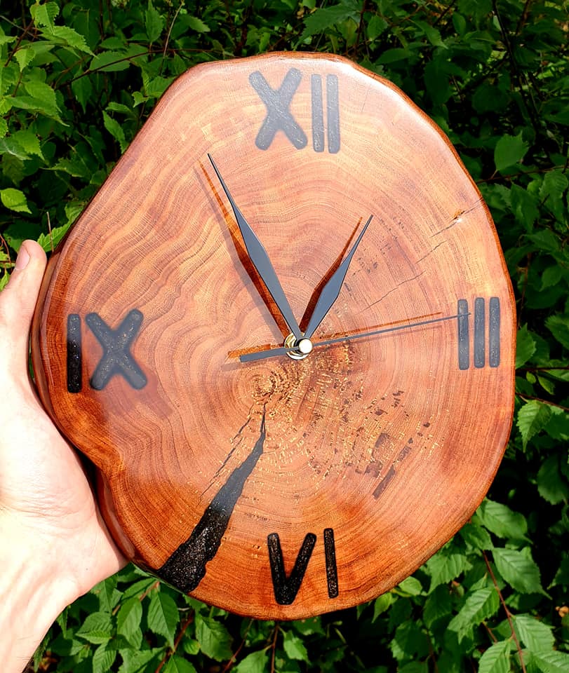 zegar z plastra drewna